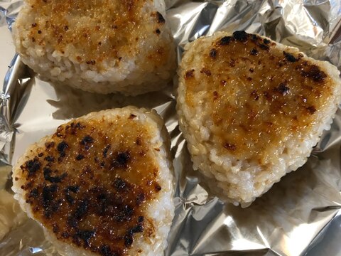 魚焼きグリルで味噌の焼きおにぎり